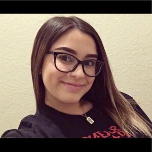 Meet your Posher, Stefany